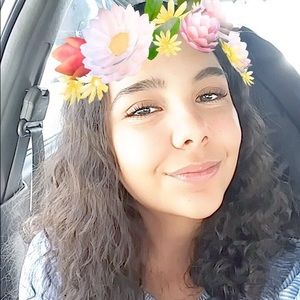 Meet your Posher, Valeria